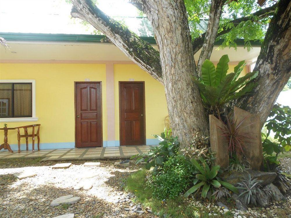 Tia Mers Guest House Puerto Princesa Esterno foto