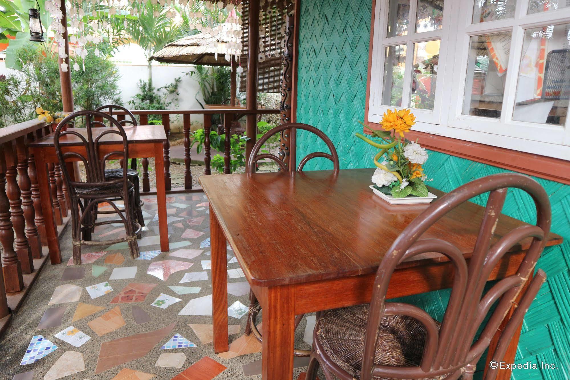 Tia Mers Guest House Puerto Princesa Esterno foto