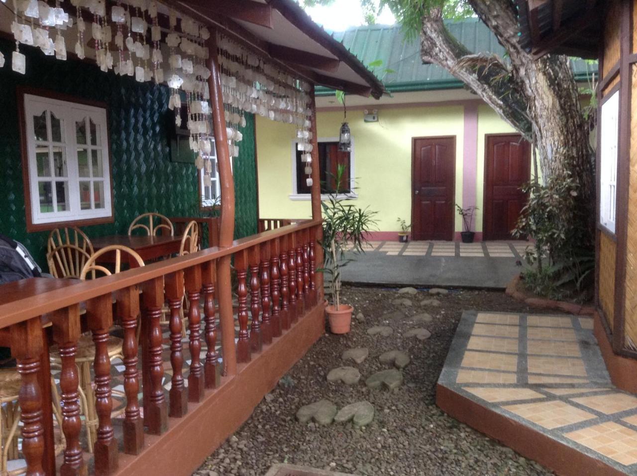 Tia Mers Guest House Puerto Princesa Esterno foto