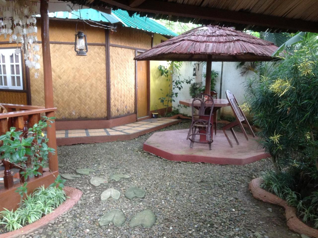 Tia Mers Guest House Puerto Princesa Esterno foto